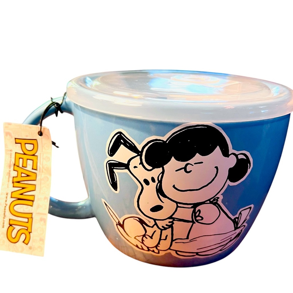 Large Soup Mug With Vented Lid Peanuts Lucy Loves Snoopy. Blue And White. New.